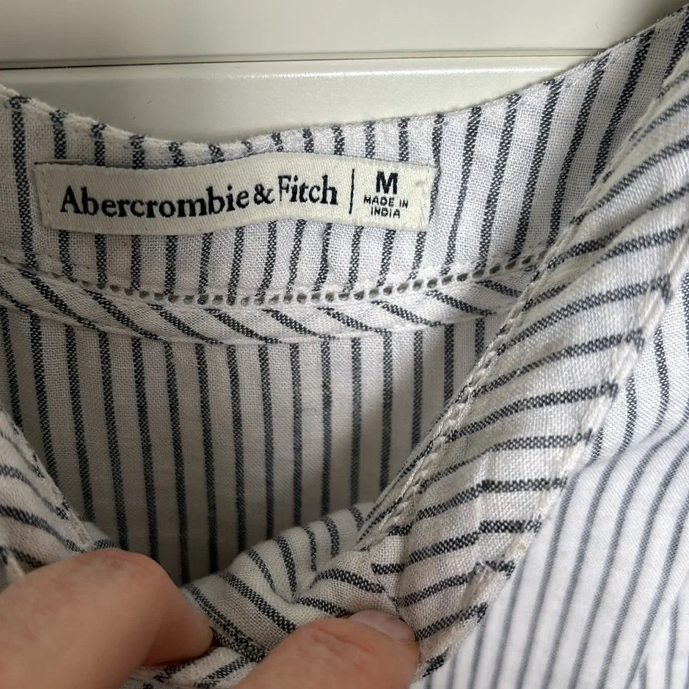 Abercrombie and Fitch tank - Picture 2 of 3